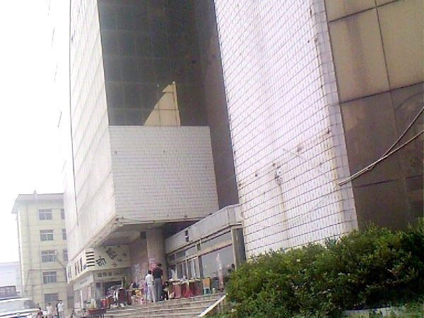 堅持獨立、客觀、公正原則，為企業破產改制作出自己的努力